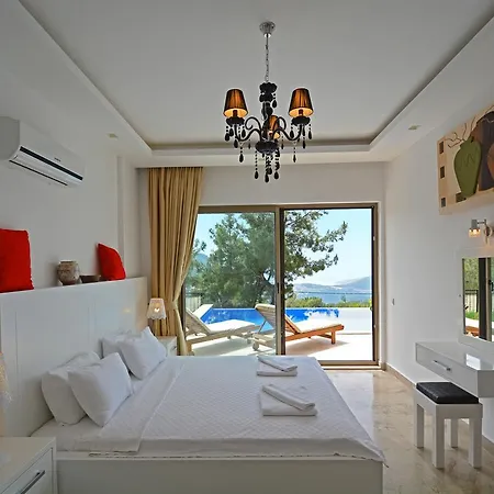Ella Villa *